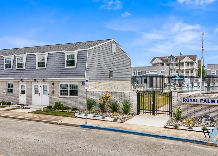 1br With Pool Access, Steps From The Perfect For Family Getaways!